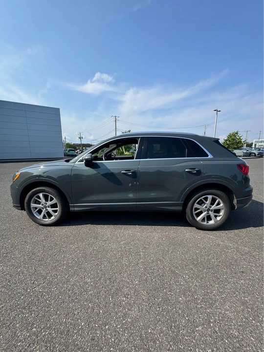 2022 Audi F3 Q3 - Image 2 of 10