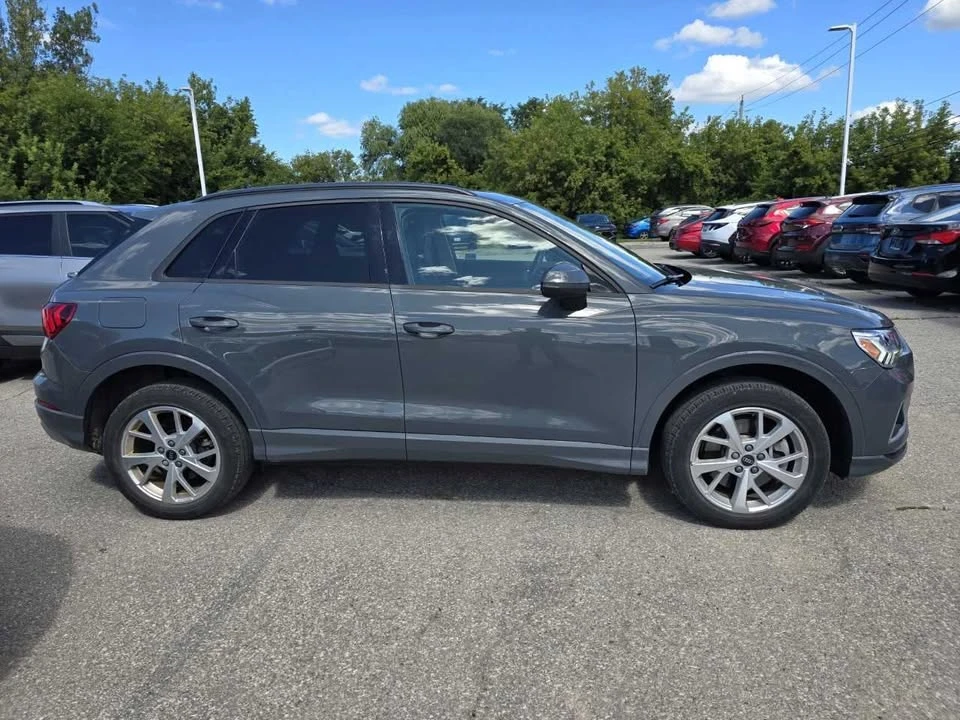 2022 Audi F3 Q3 - Image 2 of 8