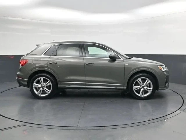 2022 Audi F3 Q3 - Image 2 of 17