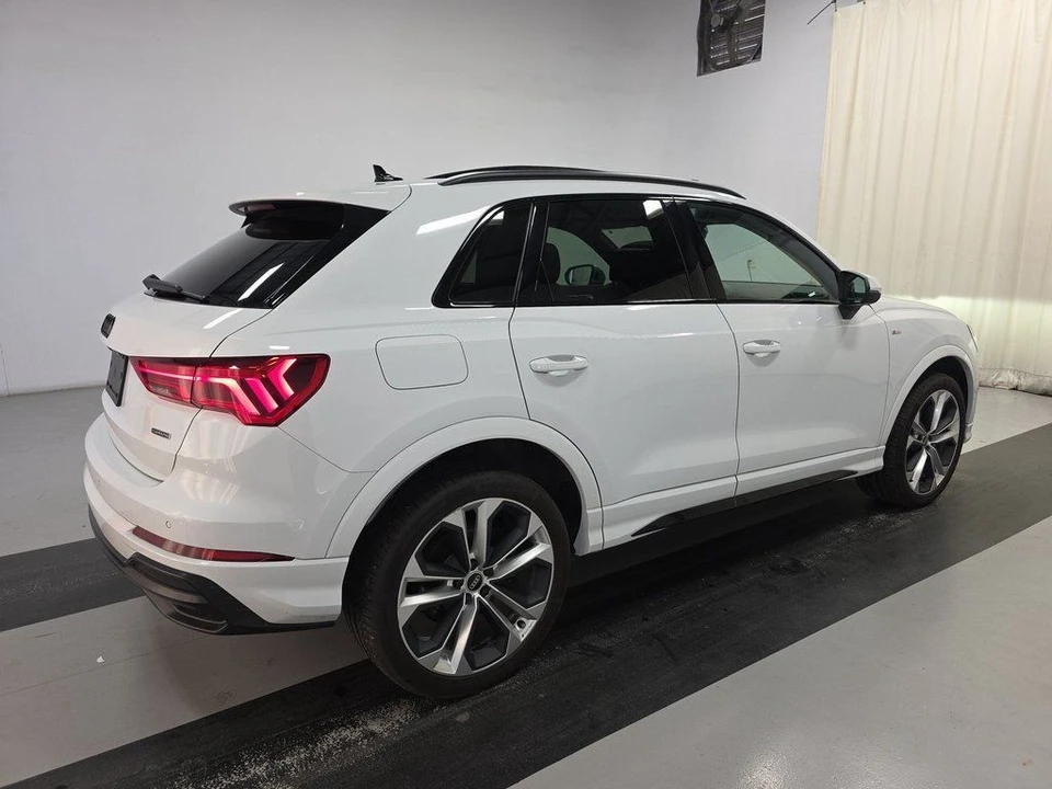 2022 Audi F3 Q3 - Image 2 of 10