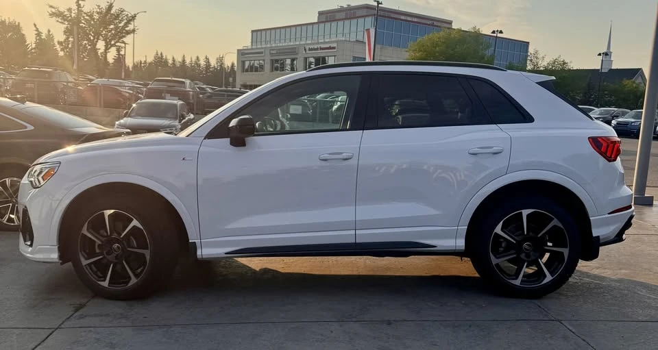 2022 Audi F3 Q3 - Image 2 of 16