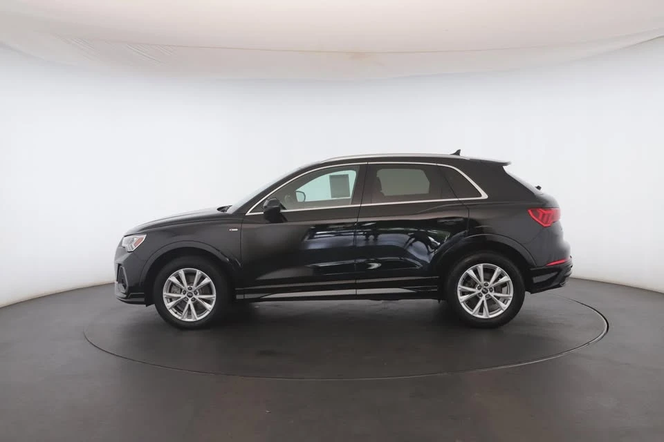 2022 Audi F3 Q3 - Image 2 of 13