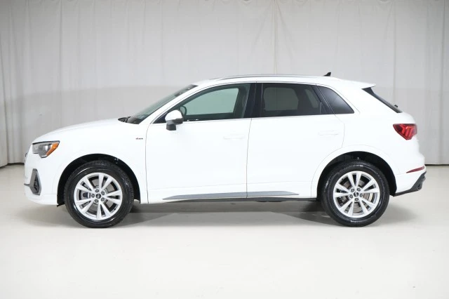 2022 Audi F3 Q3 - Image 2 of 21