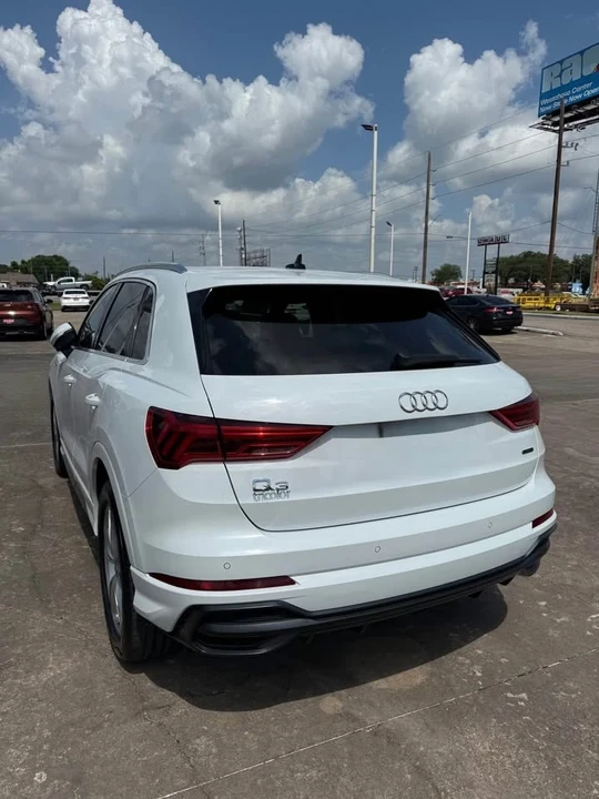 2022 Audi F3 Q3 - Image 2 of 10