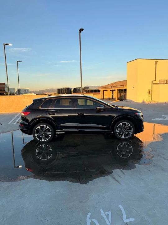 2022 Audi Q4 e-tron - Image 5 of 8