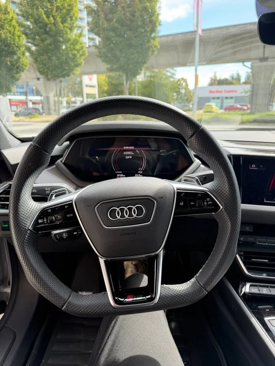 2022 Audi RS e-tron GT - Image 11 of 15