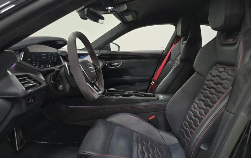2022 Audi e-tron GT - Image 10 of 12