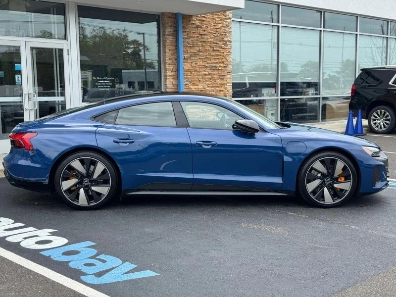 2022 Audi e-tron GT - Image 10 of 12