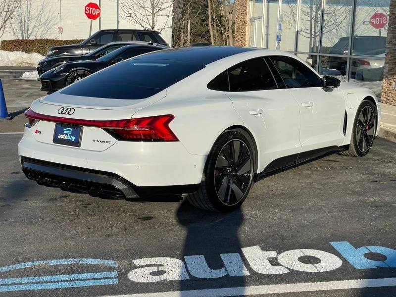 2022 Audi e-tron GT - Image 10 of 12