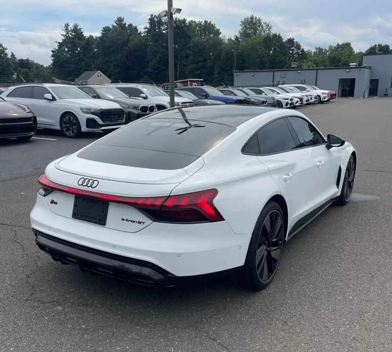 2022 Audi RS e-tron GT - Image 5 of 14