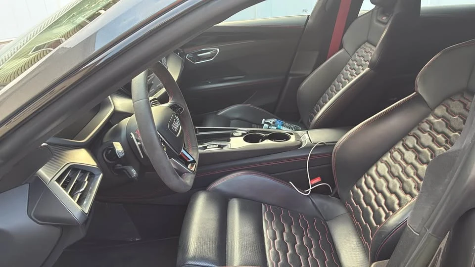 2022 Audi RS e-tron GT - Image 10 of 16