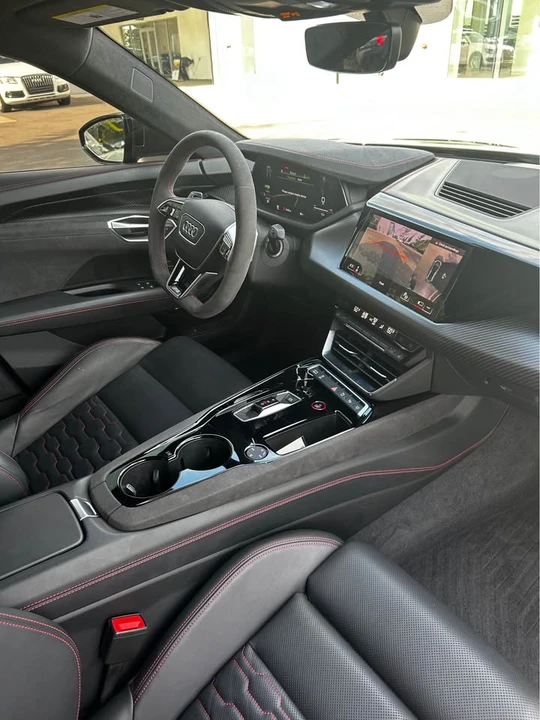 2022 Audi RS e-tron GT - Image 7 of 9