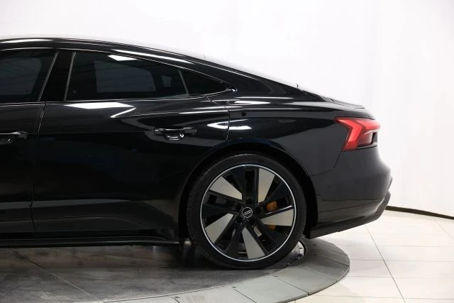 2022 Audi e-tron GT - Image 10 of 12