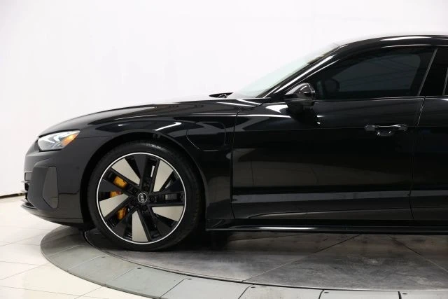 2022 Audi e-tron GT - Image 8 of 21