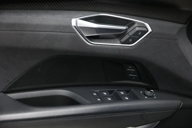 2022 Audi e-tron GT - Image 12 of 12