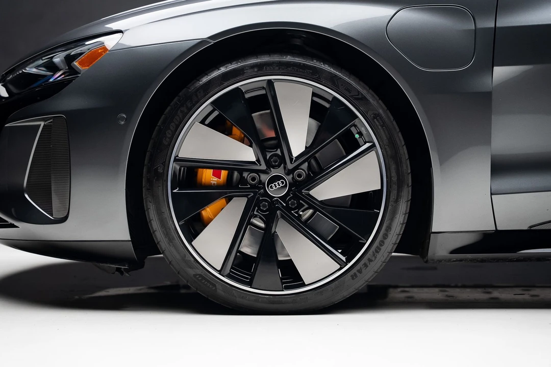 2022 Audi e-tron GT - Image 19 of 21