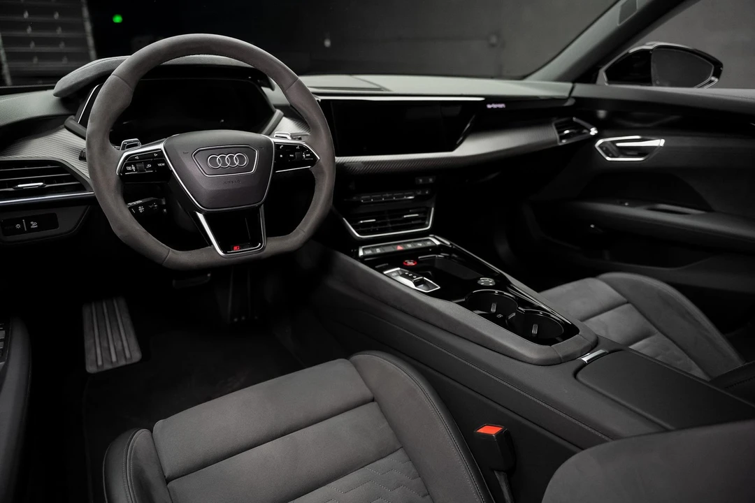2022 Audi e-tron GT - Image 2 of 21