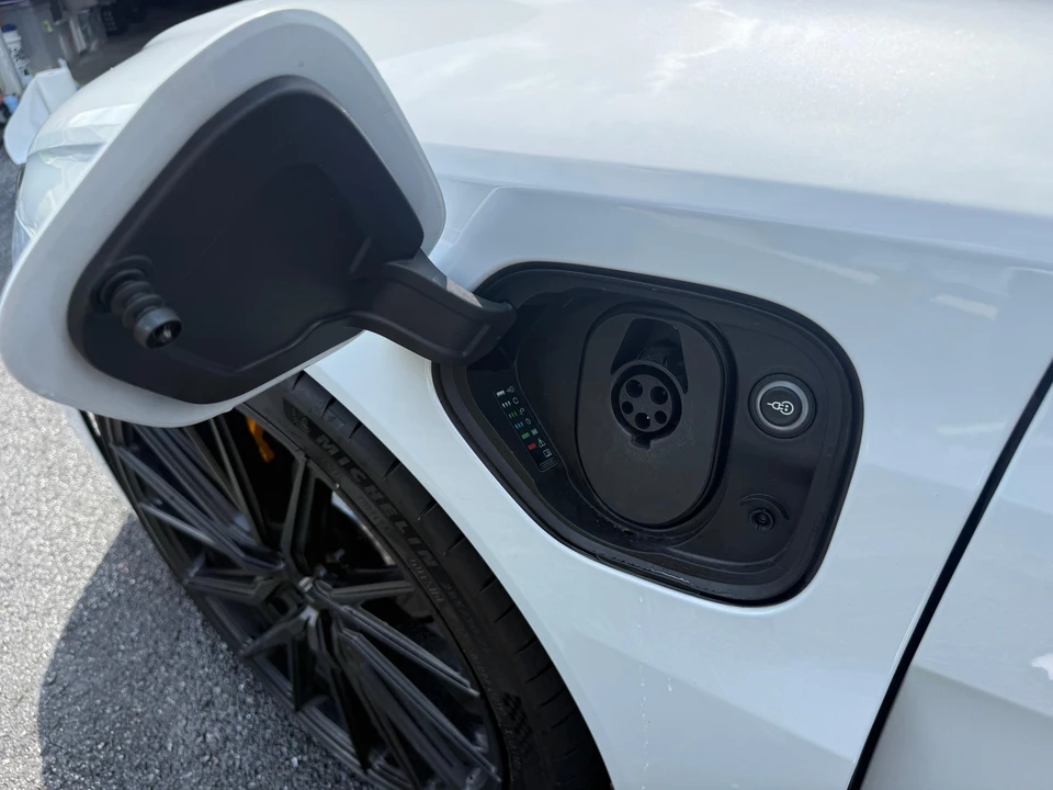 2022 Audi RS e-tron GT - Image 10 of 31