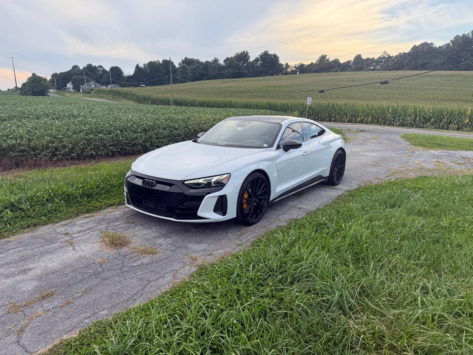 2022 Audi RS e-tron GT - Image 7 of 31