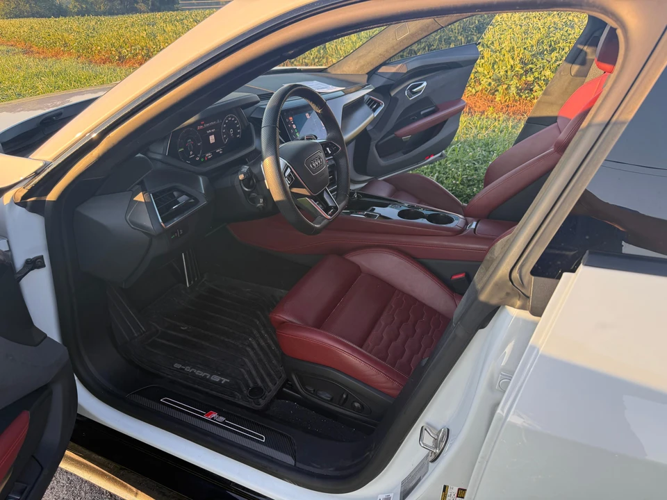 2022 Audi RS e-tron GT - Image 30 of 31