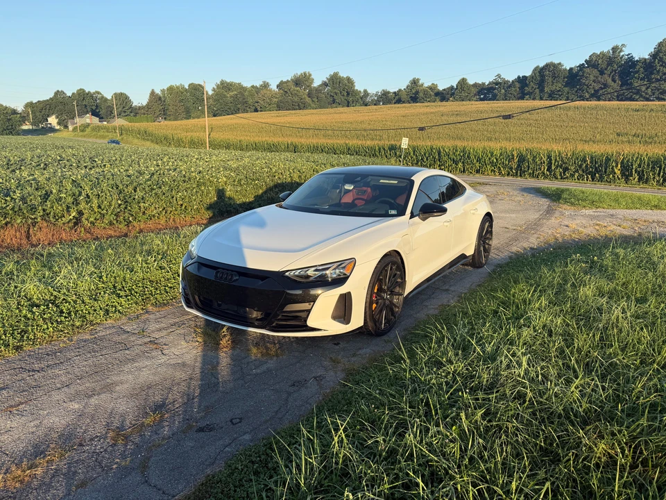 2022 Audi RS e-tron GT - Image 6 of 31