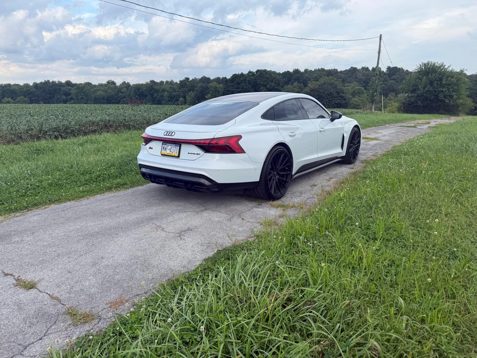 2022 Audi RS e-tron GT - Image 8 of 31