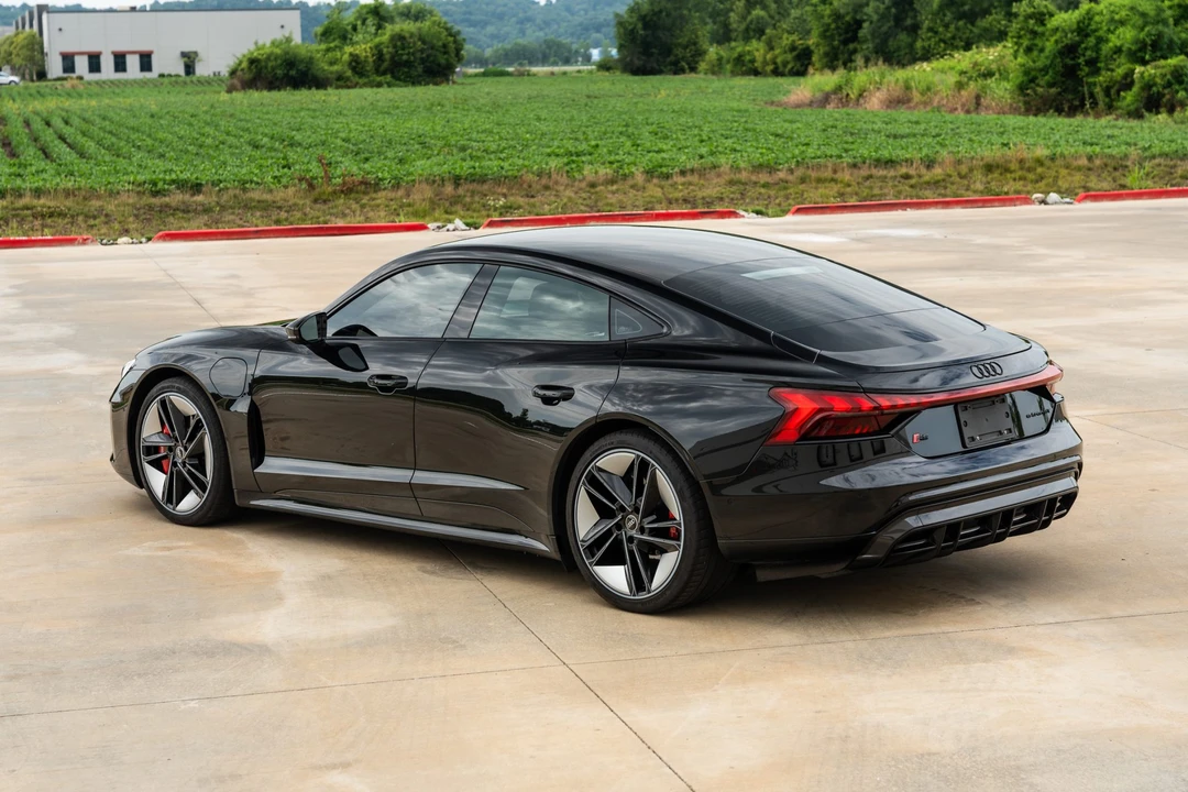 2022 Audi e-tron GT - Image 18 of 31