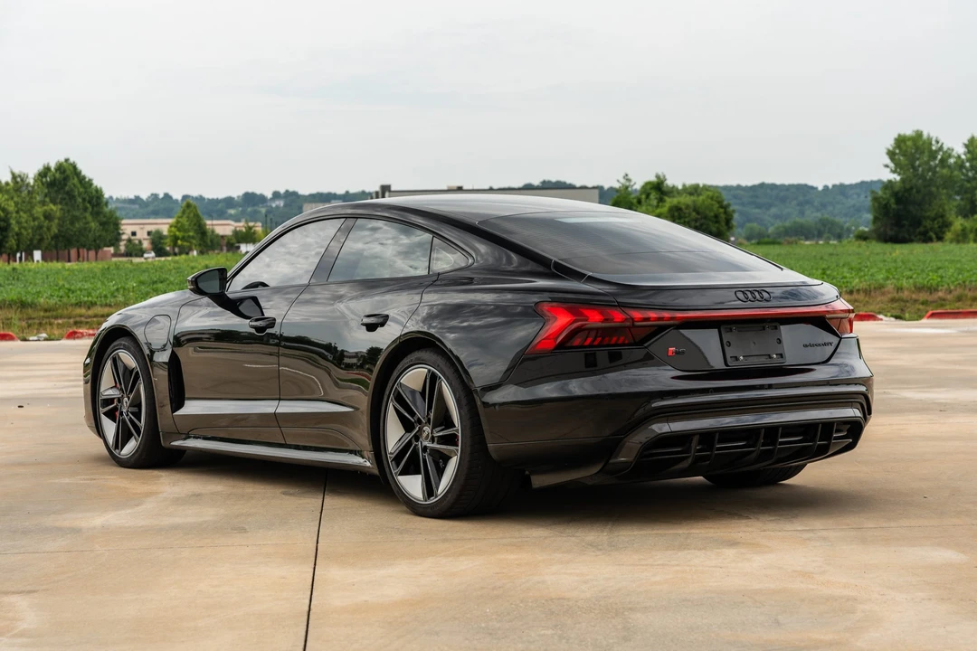 2022 Audi e-tron GT - Image 17 of 31