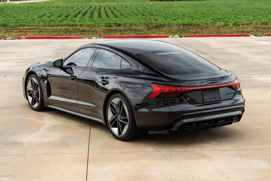 2022 Audi e-tron GT - Image 16 of 31