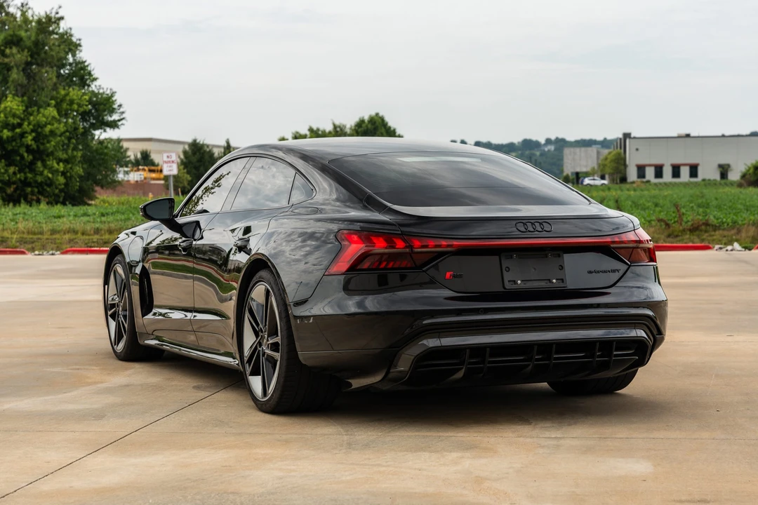 2022 Audi e-tron GT - Image 15 of 31