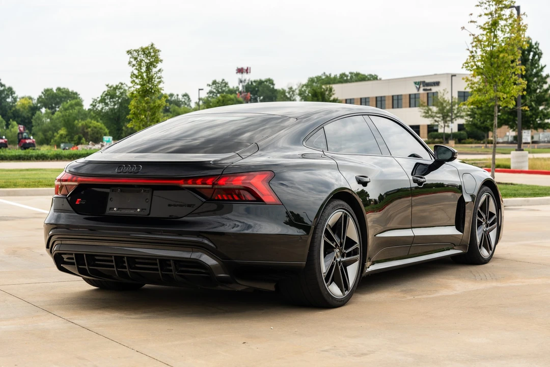 2022 Audi e-tron GT - Image 11 of 31