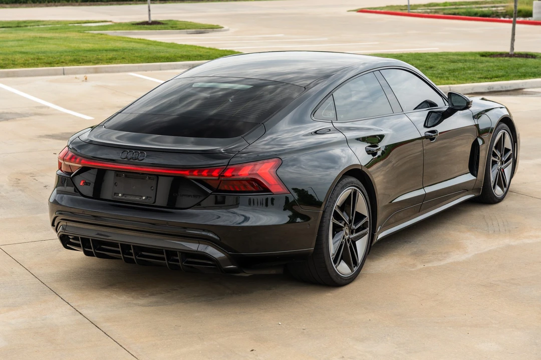 2022 Audi e-tron GT - Image 12 of 31