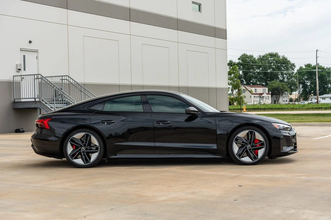 2022 Audi e-tron GT - Image 7 of 31