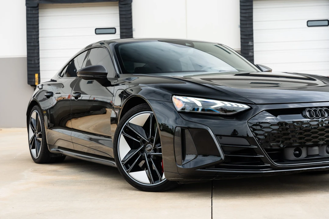 2022 Audi e-tron GT - Image 30 of 31