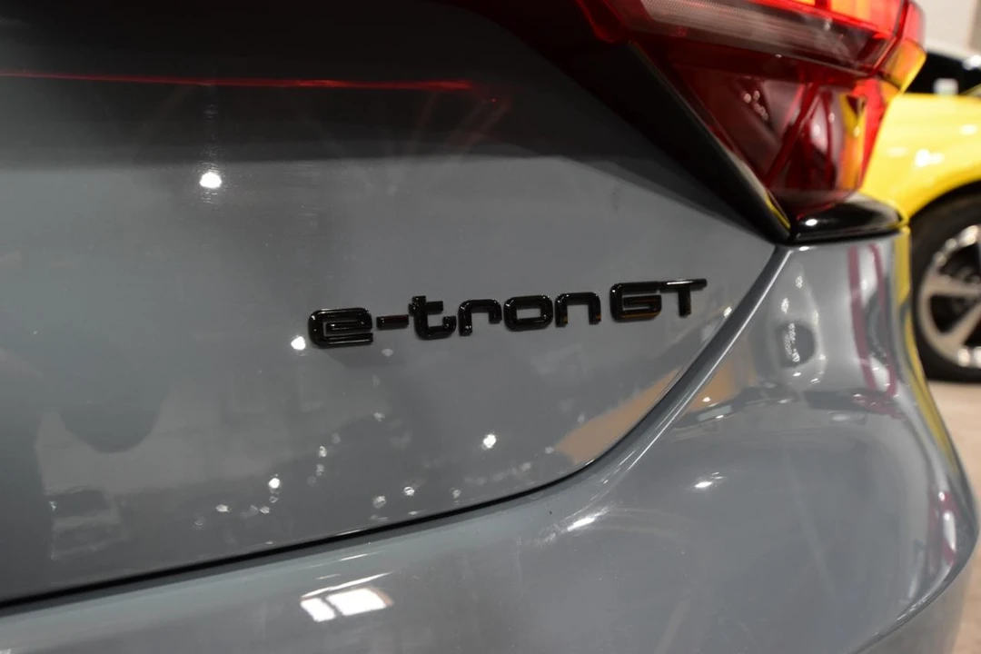 2022 Audi e-tron GT - Image 10 of 12