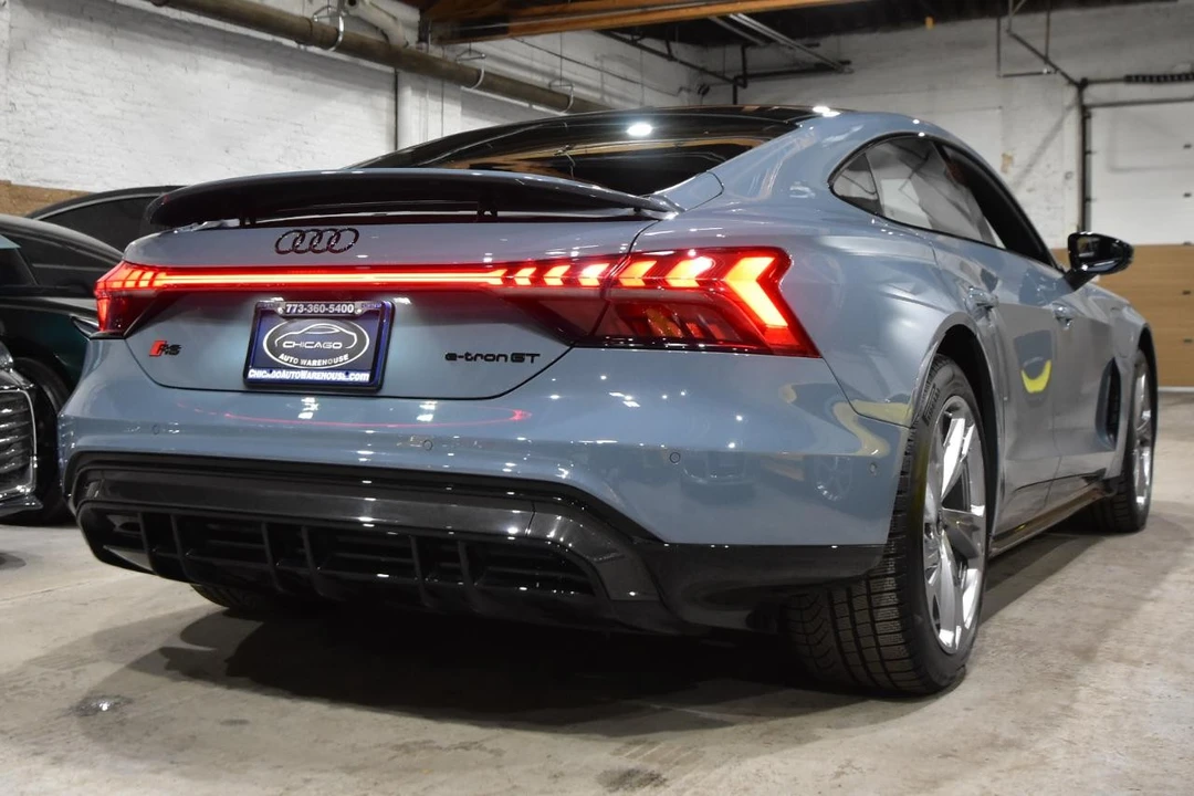 2022 Audi e-tron GT - Image 7 of 12