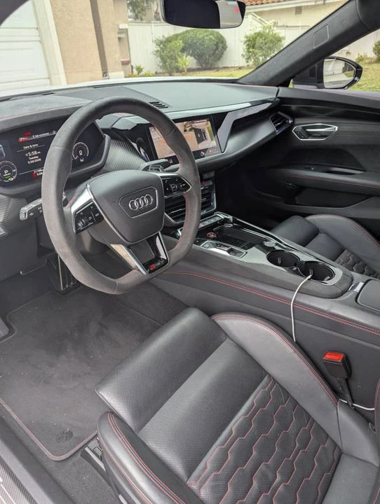 2022 Audi RS e-tron GT - Image 10 of 12