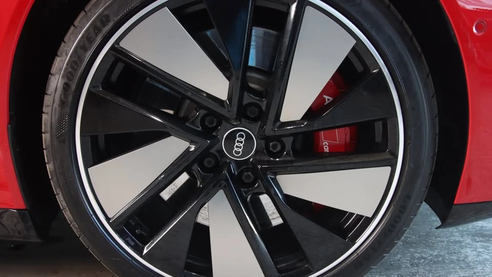2022 Audi RS e-tron GT - Image 7 of 18
