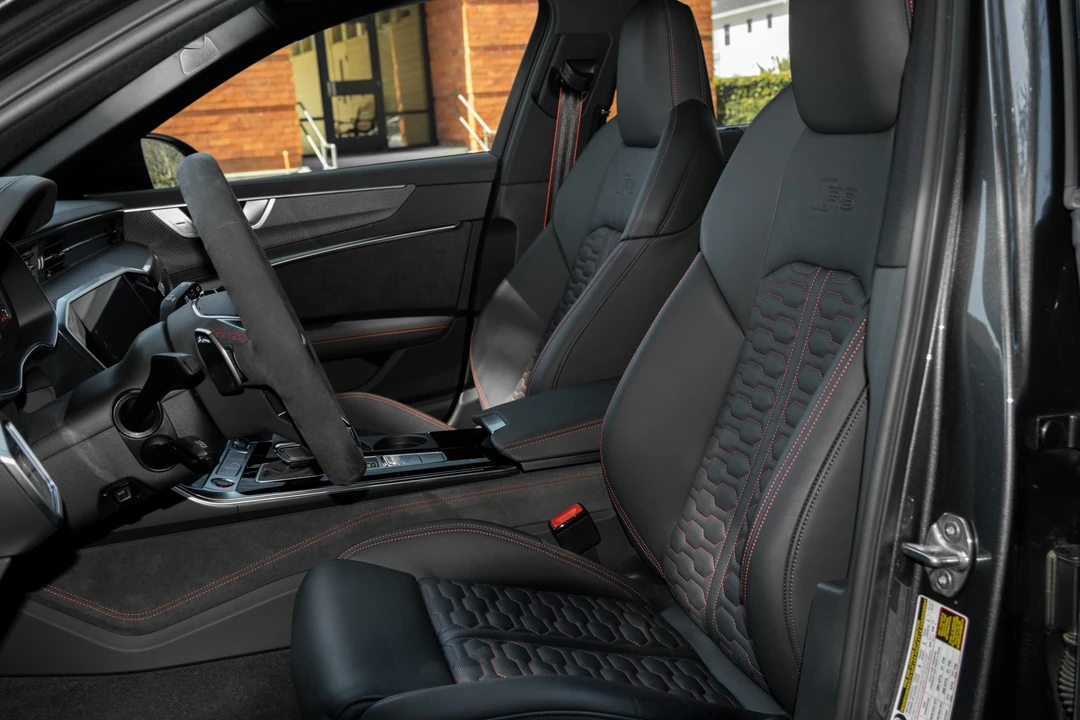 2022 Audi C8 RS6 - Image 26 of 31