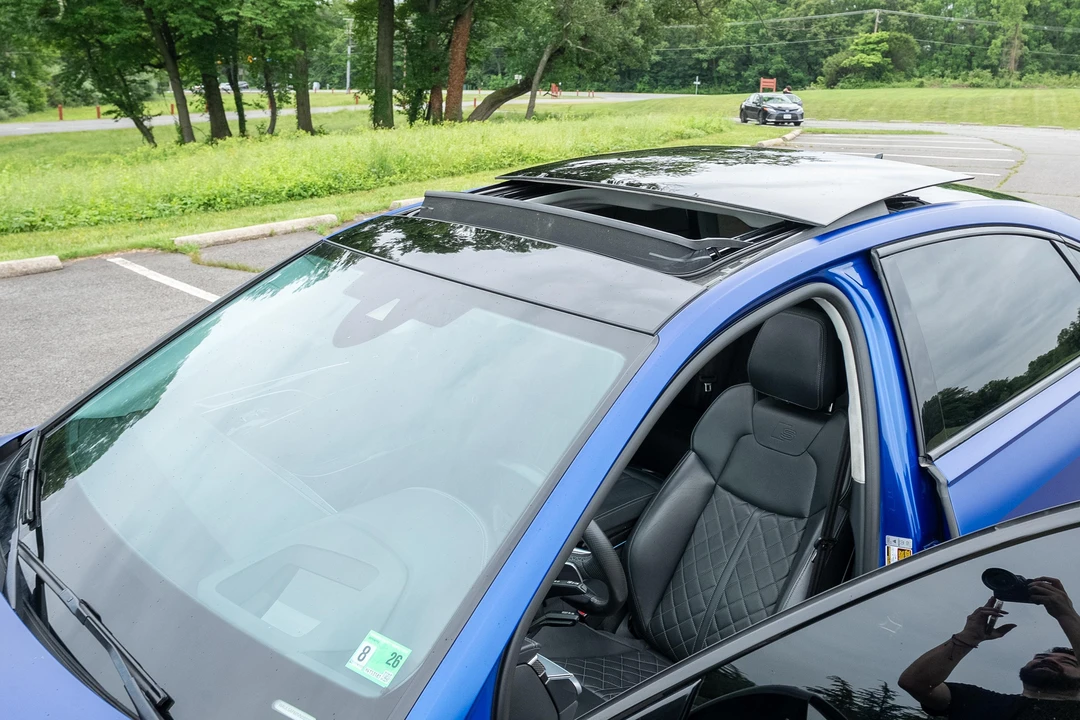 2022 Audi D5 S8 - Image 14 of 31