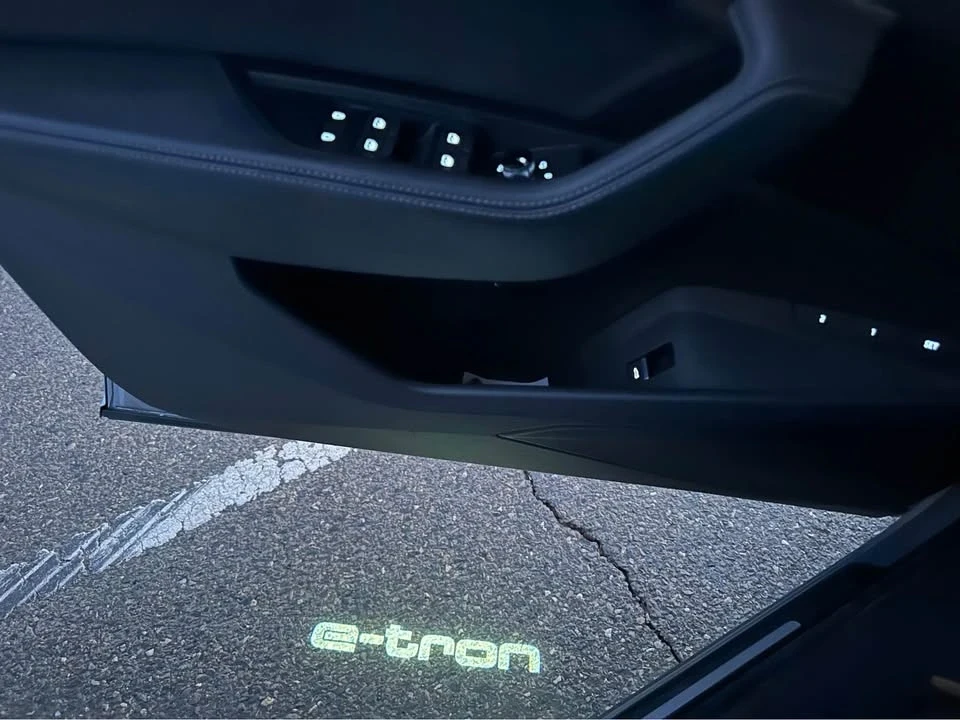 2022 Audi e-tron - Image 7 of 8