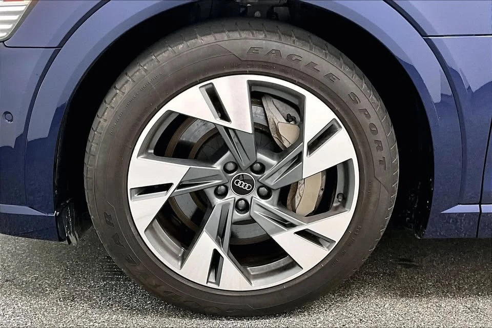 2022 Audi e-tron - Image 14 of 19