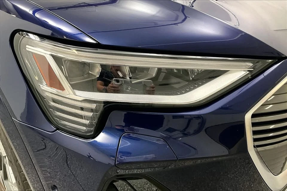 2022 Audi e-tron - Image 18 of 19