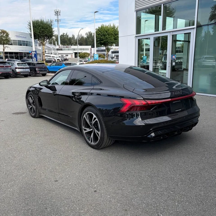 2022 Audi e-tron GT - Image 5 of 15
