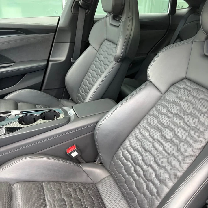 2022 Audi e-tron GT - Image 10 of 15