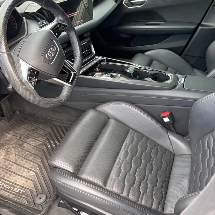 2022 Audi e-tron GT - Image 8 of 15