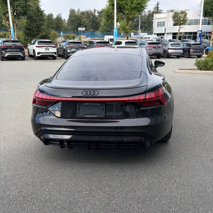 2022 Audi e-tron GT - Image 4 of 15