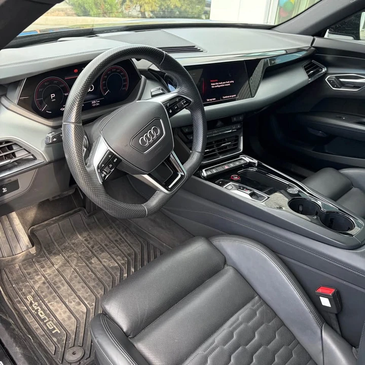 2022 Audi e-tron GT - Image 9 of 15