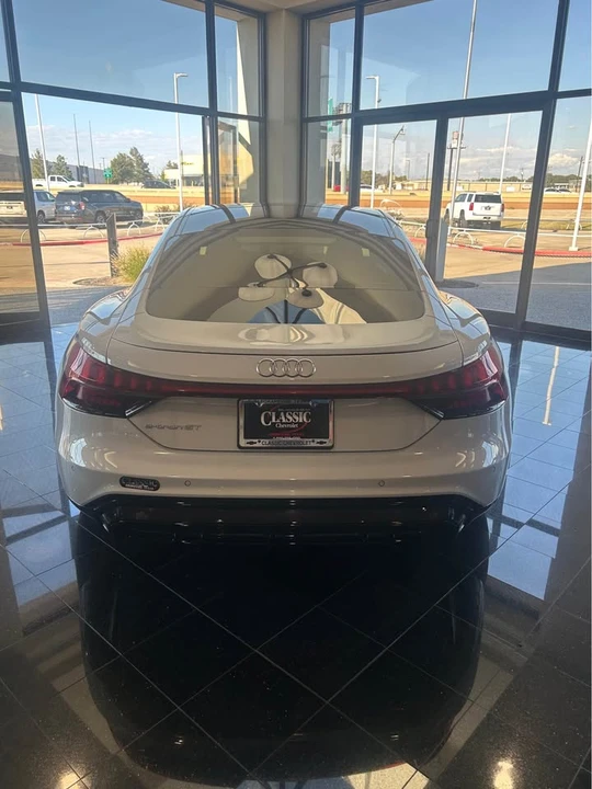 2022 Audi e-tron GT - Image 4 of 6