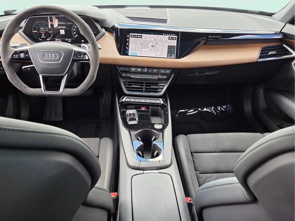 2022 Audi e-tron GT - Image 9 of 9